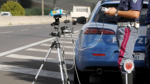 Investiti agenti di Polizia con autovelox.