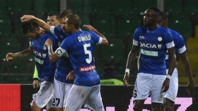 L'esultanza di Thereau e compagni dopo la rete del momentaneo 1-1