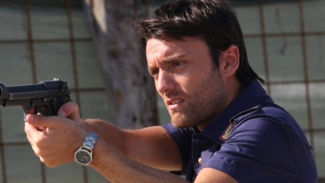 Polizia , un agente durante un'azione