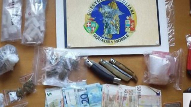 La droga sequestrata dalla Polizia a Mulinu Becciu. Nella foto piccola in basso a destra, Rita Ruggeri.