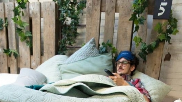 Uno dei letti su cui riposare nel bar cura hangover