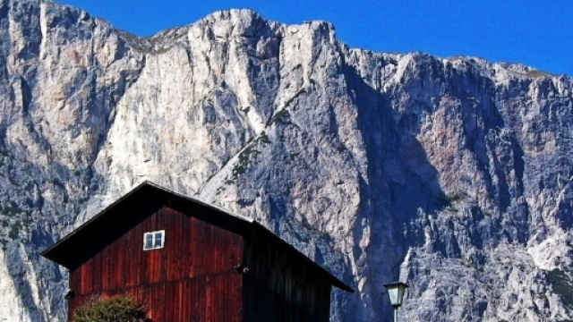 Camminare in montagna senza abiti ultima frontiera del naturismo/nudismo