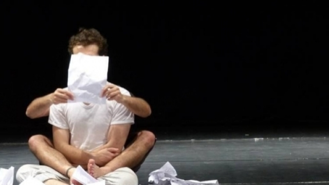 la dimensione letteraria non &egrave; mai legata in modo serrato alla circoscrizione di un foglio