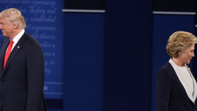 Trump esulta, Hilary vacilla con FBI che riapre inchiesta sulle mail