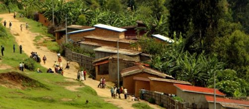 079950.MN.0330.Rwanda30.FO--A view of a village near Ecole Technique de Murambi, in Rwanda. Photo/Art: Francine Orr / Los Angeles Times