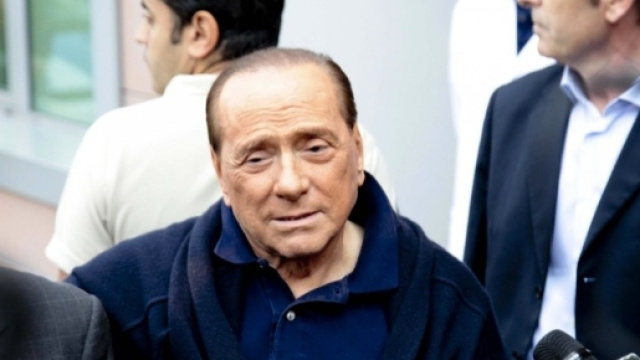 Berlusconi ricoverato a New York, udienza rinviata.