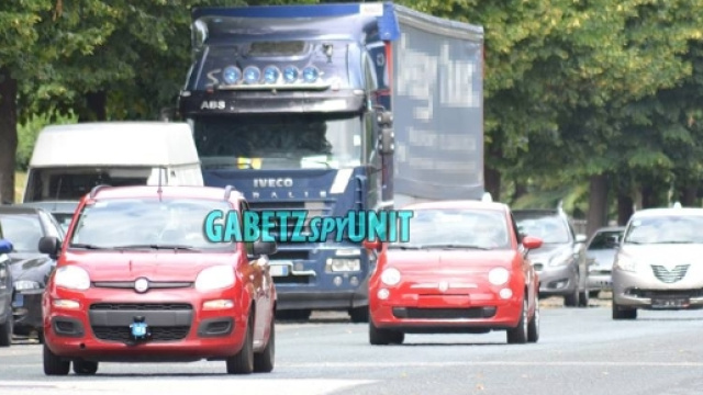 Foto spia di Gabetz Spy Unit mostrano le prove di guida autonoma di Fiat Chrysler