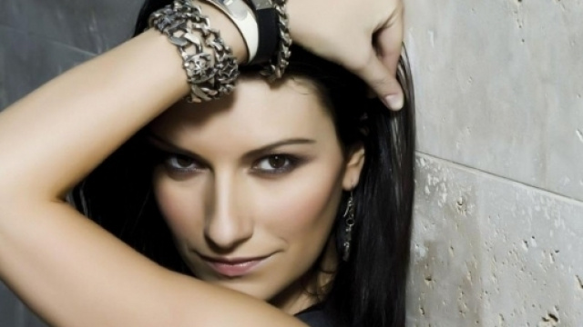 Laura Pausini costretta ad un riposo di qualche mese.