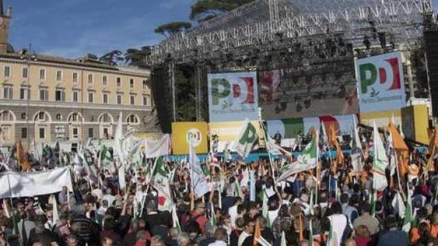 Piazza del Popolo il 29 ottobre durante la manifestazione PD (foto: Reggiosera.it)