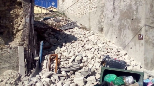 Terremoto, forte scossa: crolla parte del campanile di ... - perugiatoday.it