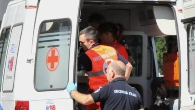 Udine, cibo di traverso al ristorante: donna rischia la vita