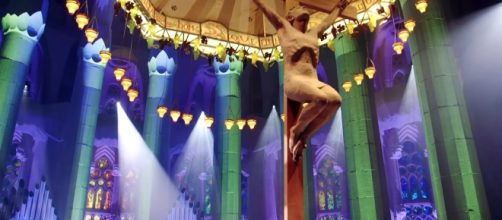 Im&aacute;genes de la Sagrada Familia en el videoclip de M&oacute;nica Naranjo.