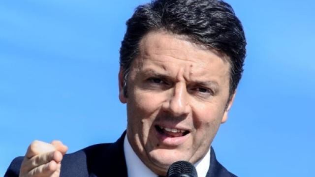 Renzi starebbe pensando ad un decreto per rinviare il referendum al 2017