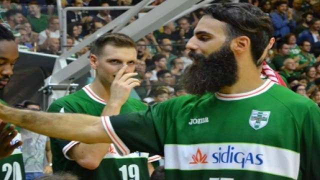 Il cestista Salvatore Parlato durante un match della Scandone