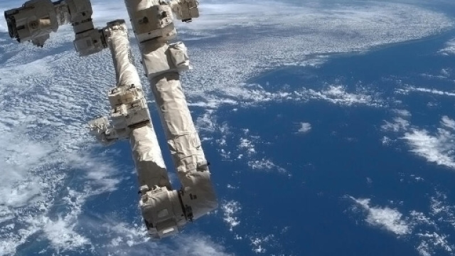 NASA tweets UFO photos from ISS on April Fools' Day | Openminds.tv - openminds.tv