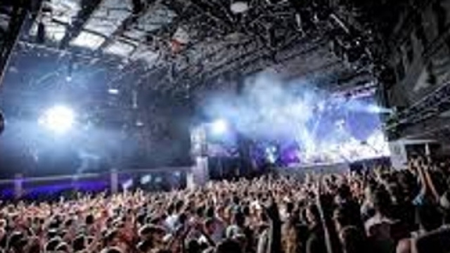 Terrazza dello Space (Ibiza), nato 27 anni fa.