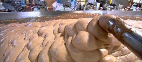 Veja o processo de produção da salsicha e seus ingredientes