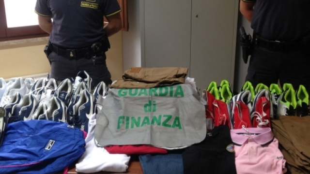 Caltanissetta, i prodotti sequestrati dalla Guardia di finanza