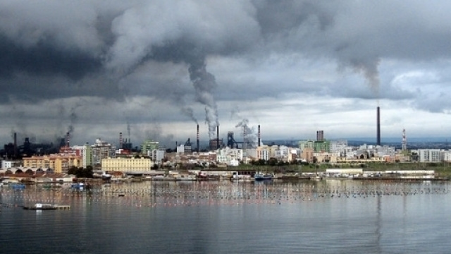 Il sindaco di Taranto pronto a chiudere lo stabilimento Ilva della citt&agrave; pugliese - Credits: mafe de baggis (CC BY-SA 2.0), via Flickr