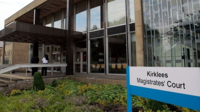 Inghilterra: neonata presa a morsi e ustionata, genitori rischiano grosso.