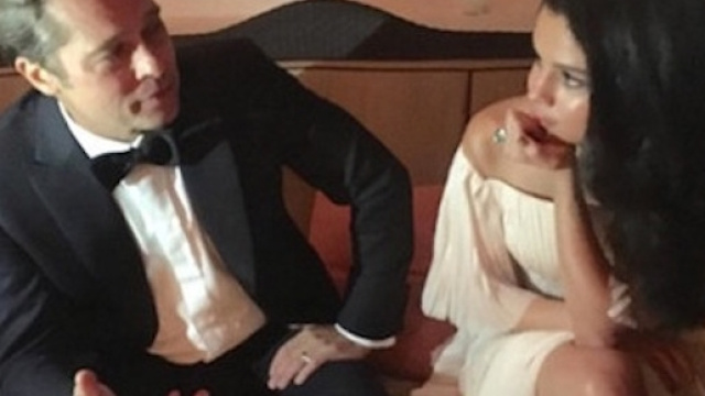 La foto incriminata che ritrae Brad Pitt e Selena Gomez