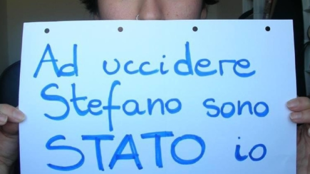 Morte Cucchi, la protesta sul web contro la Polizia.