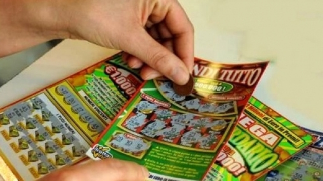 Perde sempre al Gratta e Vinci e chiede risarcimento ai Monopoli