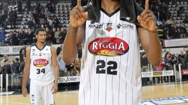 Basket: malore in campo, morto Cameron Moore, ex Venezia e Caserta ... - corriere.it