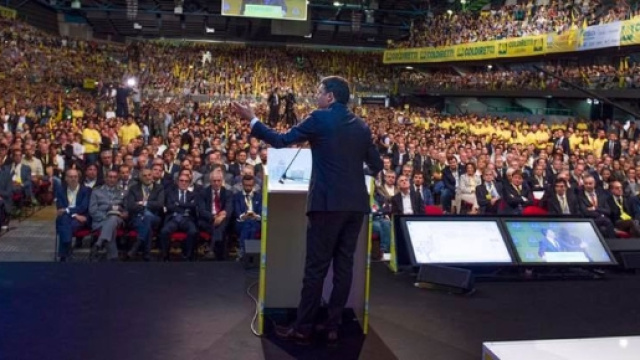 Il premier Matteo Renzi parla dal palco dell'evento Coldiretti