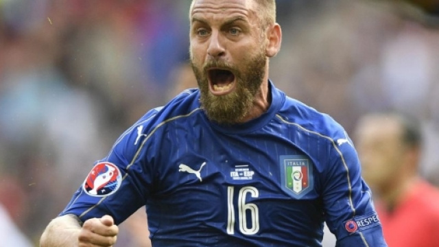 La Uefa premia De Rossi a Torino per le 100 presenze in azzurro ... - eurosport.com