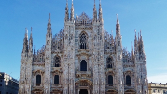 Milano, kamikaze tra Duomo e il Pirellone: scatta l'allarme