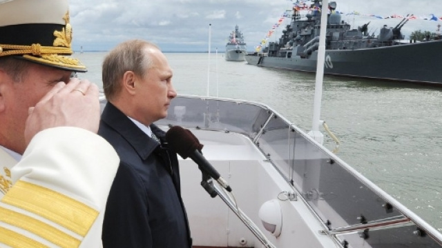 Putin invia tre nuove navi da guerra nel Mediterraneo: due richiamate dalla Siria e una dal Mar Nero.