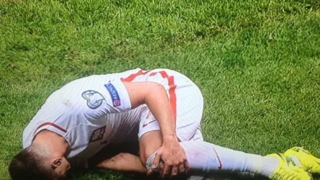 Infortunio al ginocchio per Milik con la Polonia