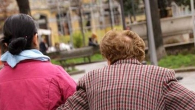 Le badanti sono presenti ormai in ogni famiglia