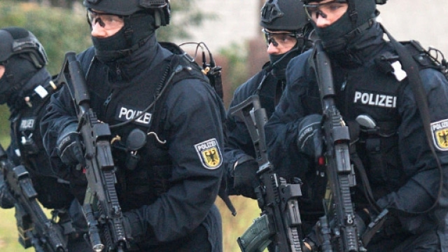 Germania, sospetto terrorista in fuga