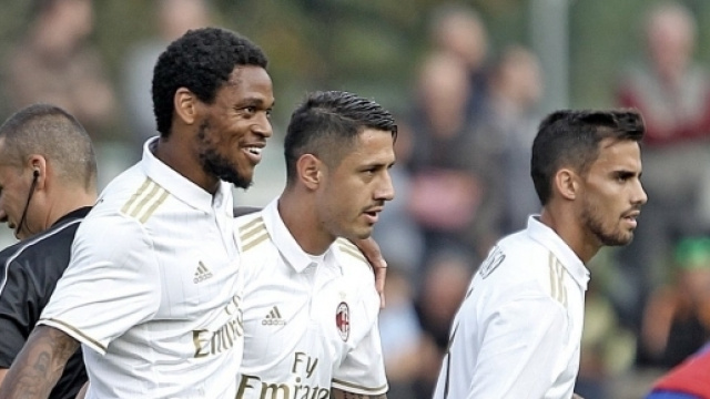 In foto, da sinistra a destra, L.Adriano, Lapadula e Suso