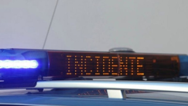 Nettuno, Fiat 500 contro albero: morto ventenne