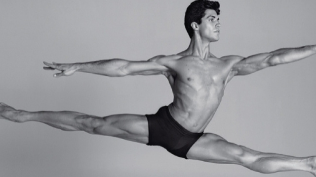 Roberto Bolle replica show Raiuno