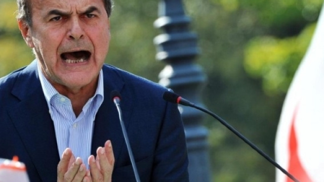 Bersani conferma il no al referendum e minaccia la scissione del Pd