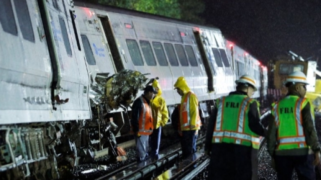 Deraglia treno di pendolari a New York, decine di feriti