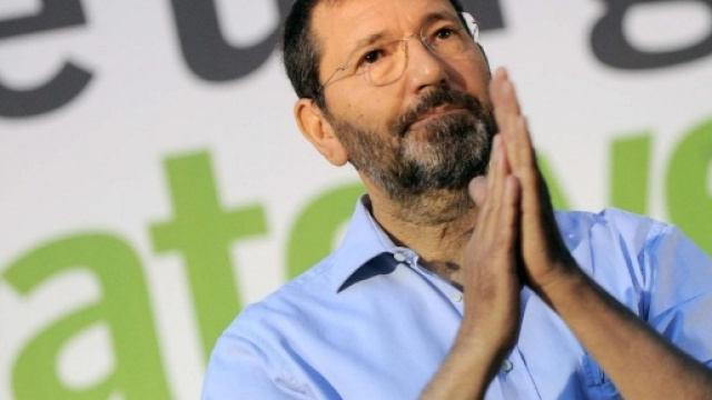 Roma, Marino attacca: "Destra torni nelle fogne"