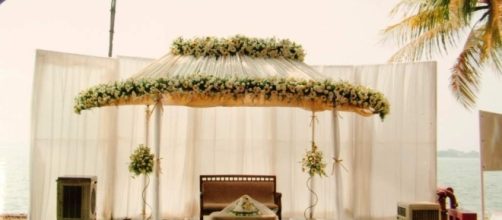 Stunning Wedding Stage Decorations for Christians in Kerala ... - fashionztrend.com