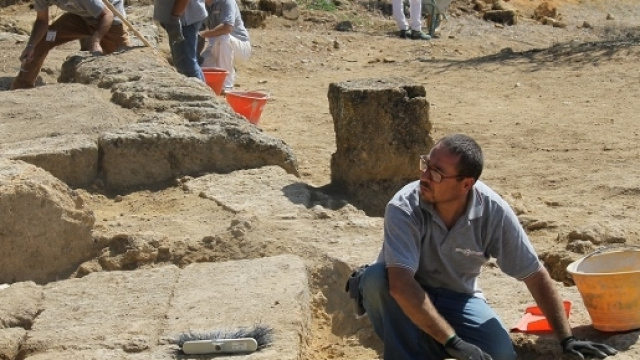 Archeologi a lavoro per rinvenire l'antico Teatro di Agrigento