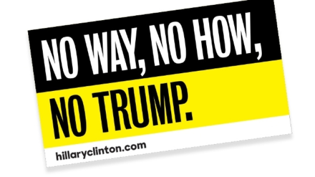 Americani in piazza contro Donald Trump - hillaryclinton.com