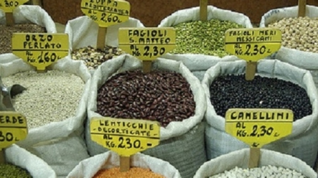 I legumi sono considerati tra gli alimenti pi&ugrave; sani per ridurre il colesterolo alto
