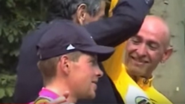 Jan Ullrich sul podio del Tour '98