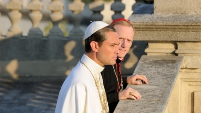Jude Law &egrave; The Young Pope (episodio 7)