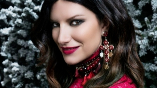 #LauraPausini debutta alla #1 in 'FIMI', con 'Laura Xmas'. #BlastingNews