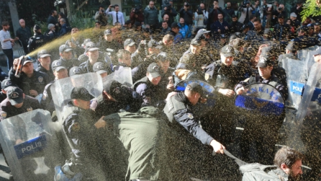 Scontri a seguito degli arresti del 4 novembre dei parlamentari dell'Hdp.