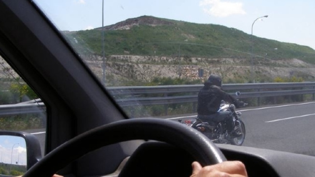 Sicurezza stradale: cambiano le regole per trasportare bimbi in auto.